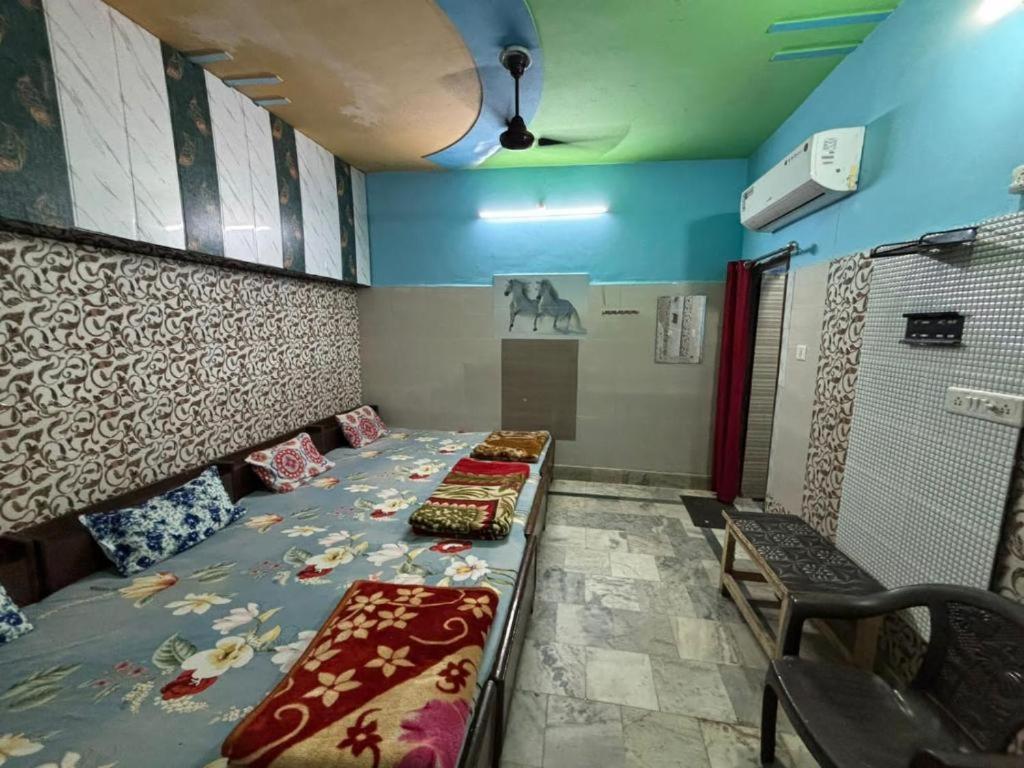 Maatu Shri Comfort Stay-Guest House Mathura Kültér fotó